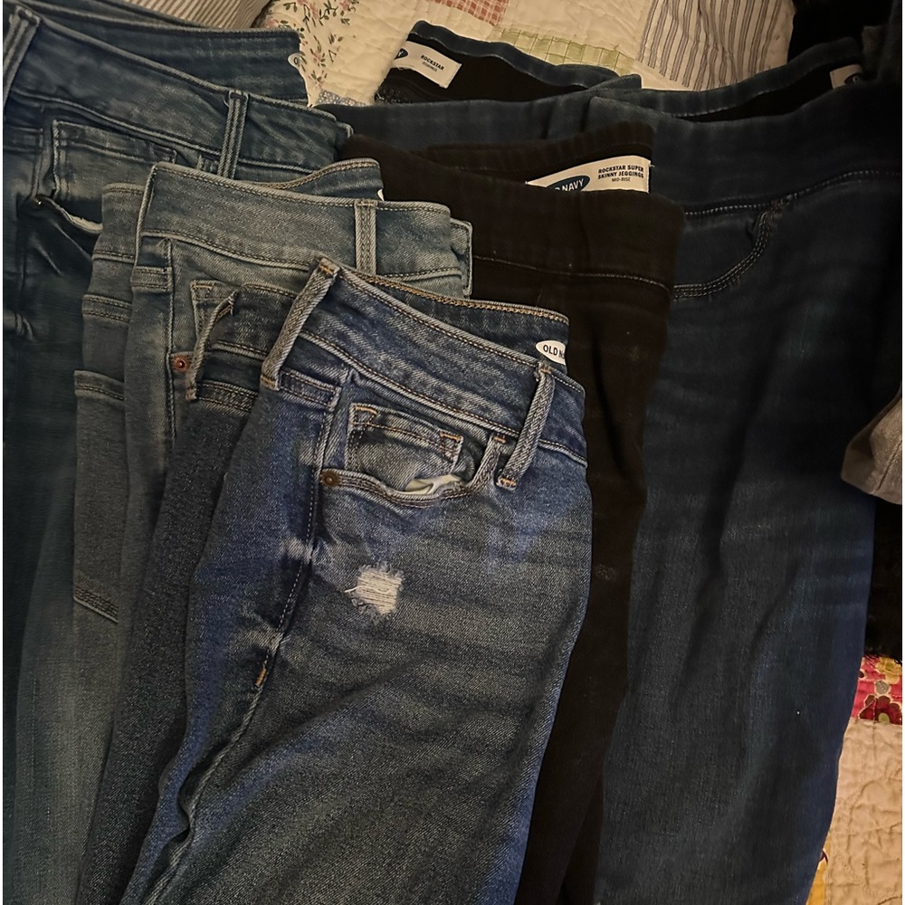 OLD NAVY 6 PAIR JEANS